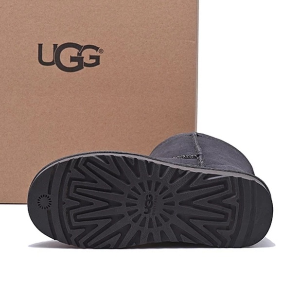 Women UGG Boots - Picture 5 of 5